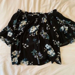 ‼️3 for $14‼️HOLLISTER off-the-shoulder navy floral flowy top
